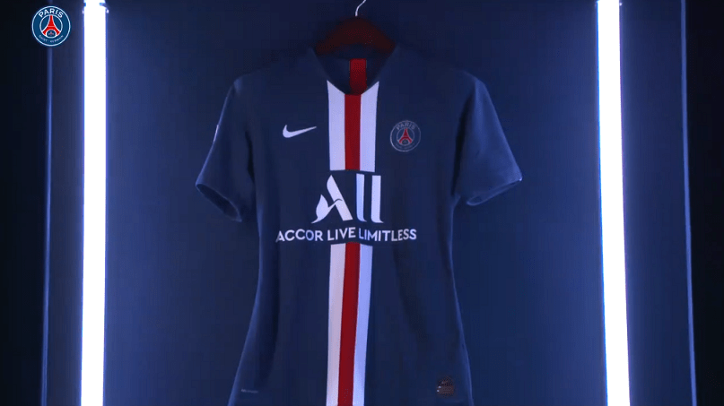 Le PSG présente officiellement son maillot à domicile pour la saison 2019-2020  