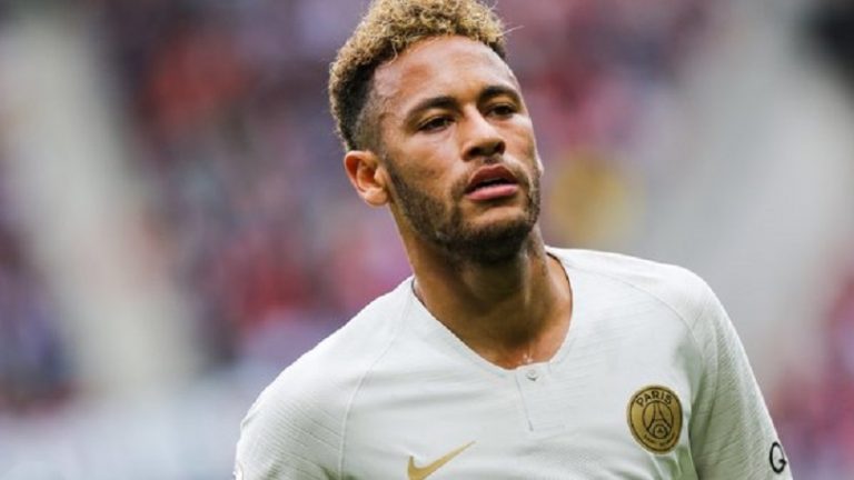 Mercato - Neymar va probablement rester au PSG, mais si son entourage n'abandonne pas selon L'Équipe