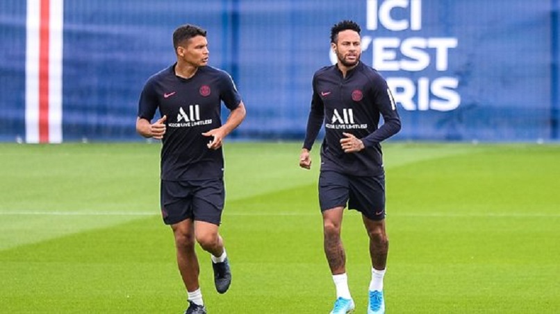 Thiago Silva affirme son envie de prolonger au PSG et annonce qu'il a dit à Neymar de rester