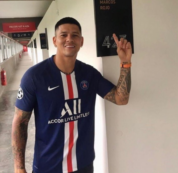 Marcos Rojo rend visite à son club formateur en portant la tenue du PSG