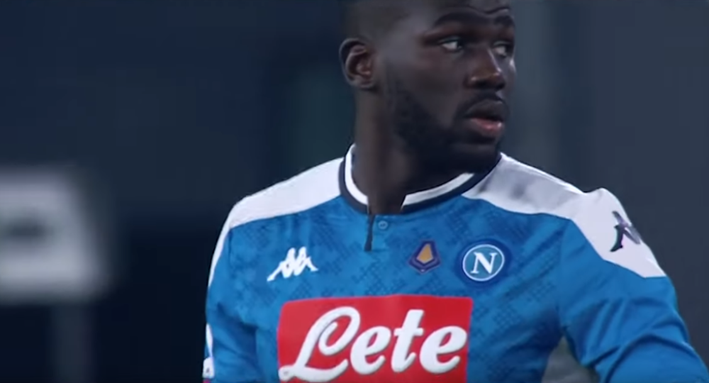 Mercato - Le PSG parmi les clubs intéressés par Koulibaly, confirme Foot Mercato