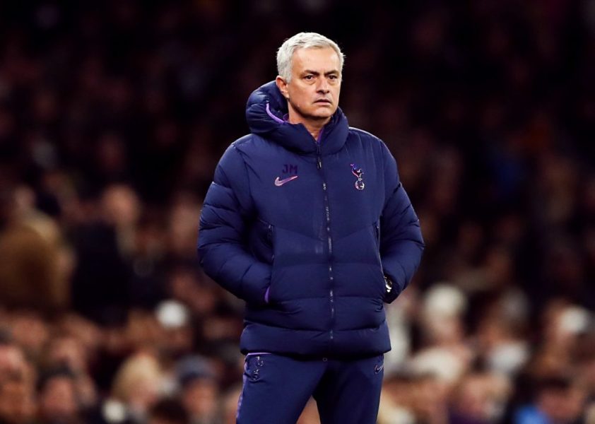 Mourinho refuse de parler de Cavani car il a "une très bonne relation avec Al-Khelaïfi et Leonardo"