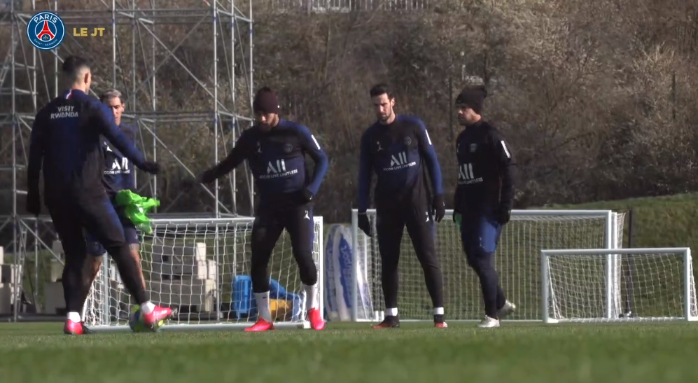 Des images permettent de répondre à L'Equipe que Neymar n'a pas "séché" l'entraînement