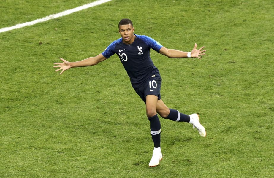 Mbappé se confie à propos de ses idoles, dont Neymar, et ses buts préférés