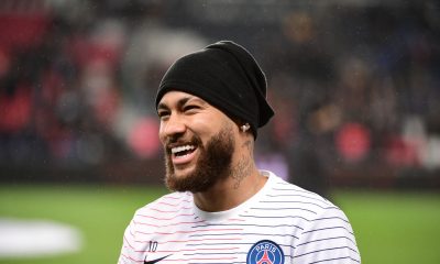 Neymar est heureux et ne pense pas encore à un départ du PSG selon Laurens