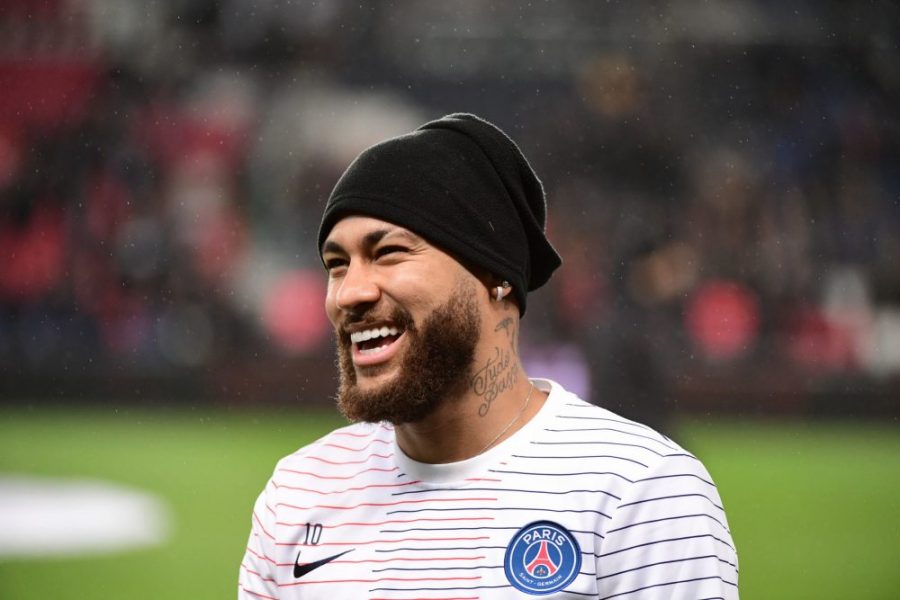 Neymar est heureux et ne pense pas encore à un départ du PSG selon Laurens