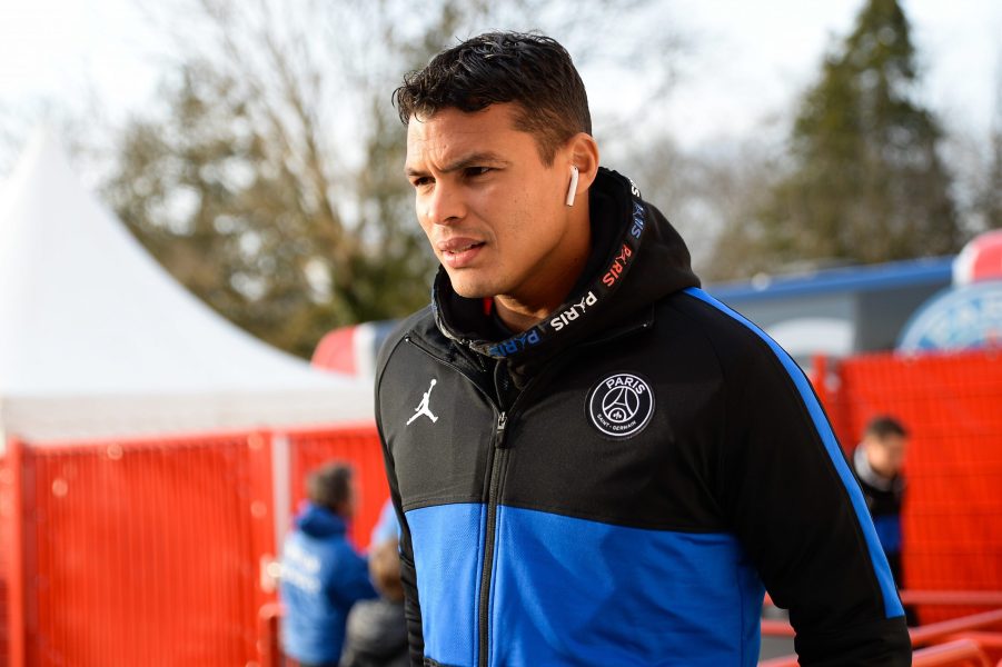 Thiago Silva a su bien vivre le confinement, avec "caractère", explique sa femme Isabelle Silva