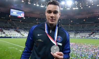 Van der Wiel évoque sa difficulté à s'adapter au PSG et "de belles années à Paris."