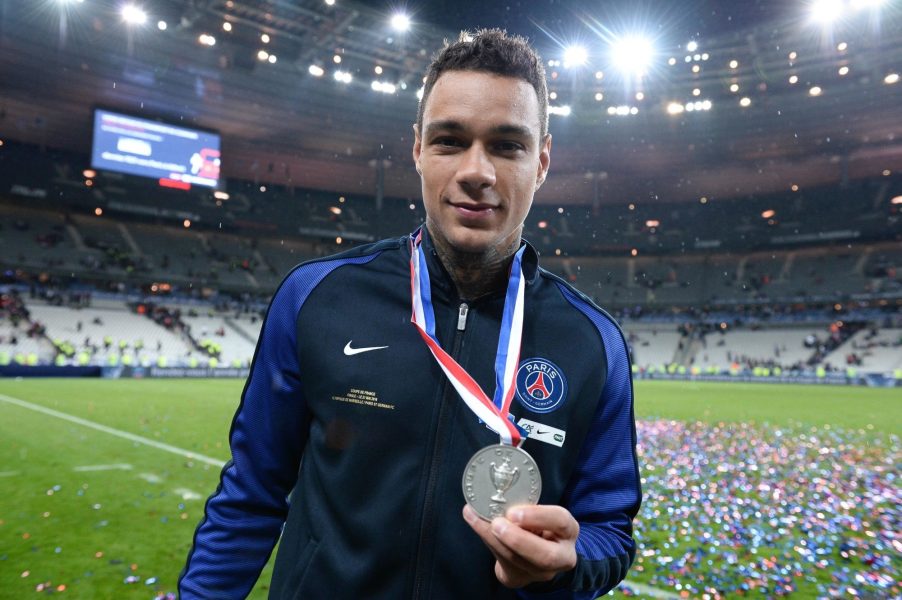 Van der Wiel évoque sa difficulté à s'adapter au PSG et "de belles années à Paris."