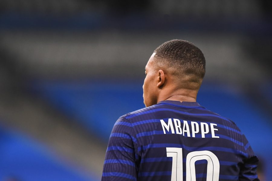 Mbappé et Kimpembe sont restés avec les kinés ce mardi, indique RMC Sport