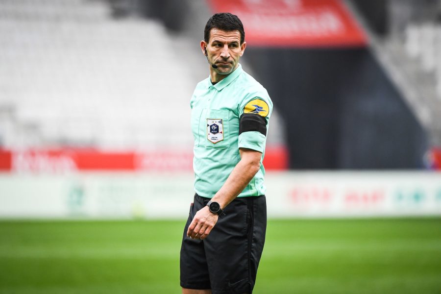 Montpellier/PSG - Stinat arbitre du match, peu de cartons