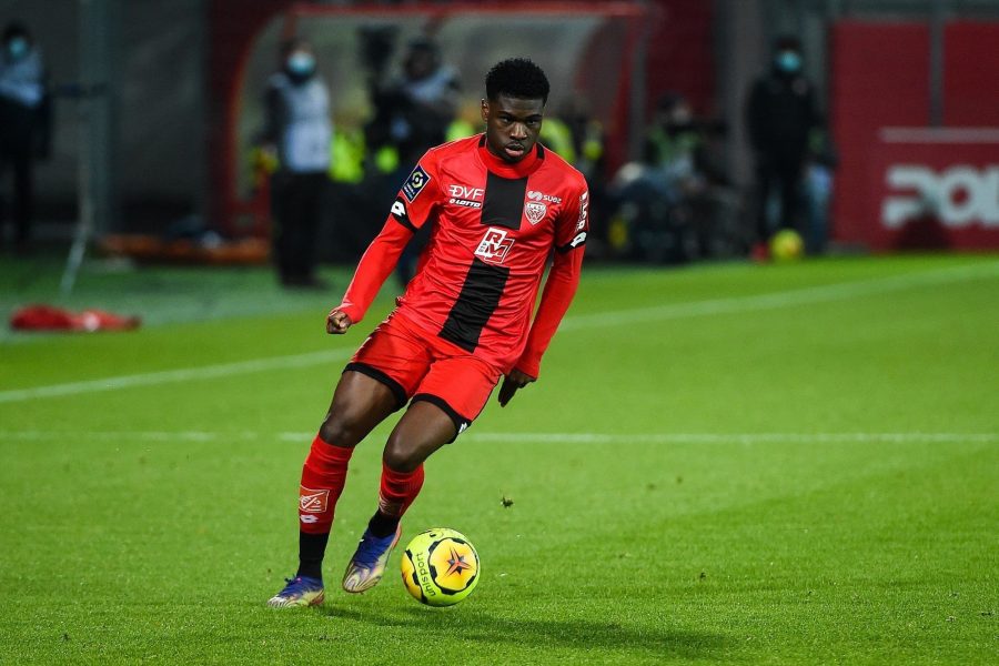 Mercato - Le PSG compte garder Dina-Ebimbe dans son effectif, selon Foot Mercato