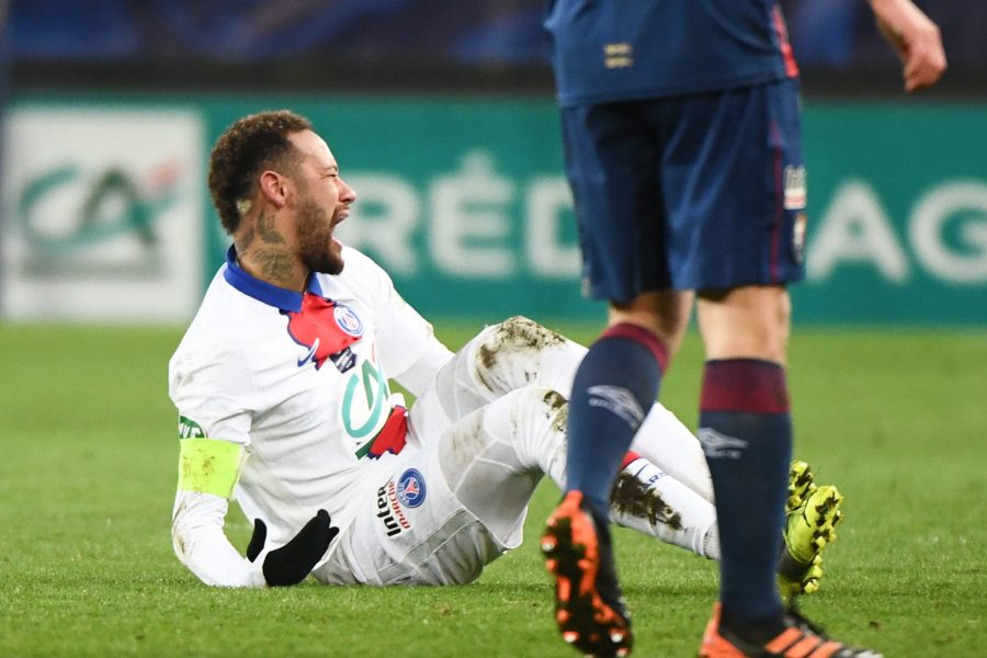 Les images du PSG ce mercredi: Victoire à Caen, blessure de Neymar et première de Simons