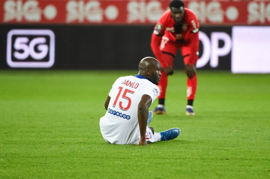 Danilo a pris un coup au tibia, un point fait ce lundi selon L'Equipe Danilo a pris un coup au tibia, un point fait ce lundi selon L'Equipe