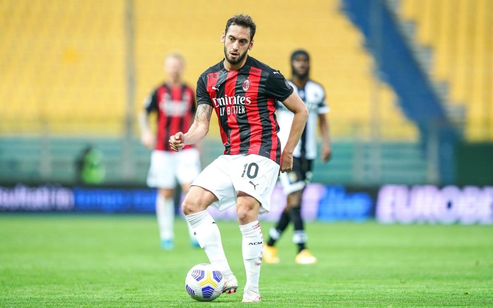 Mercato - Calhanoglu, le PSG annoncé parmi les clubs intéressés