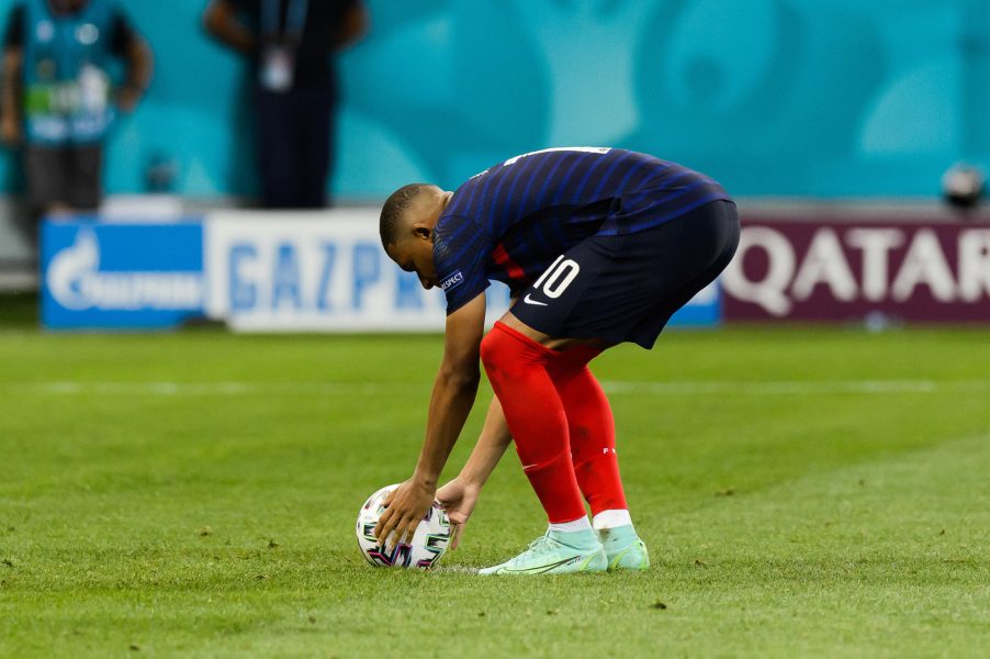 Fred Hermel s'en prend à Kylian Mbappé, qui serait "en train de se Neymariser"