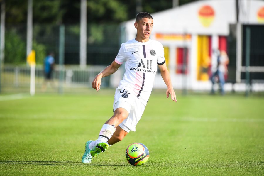 Gharbi «demande à avoir une place dans la rotation» au PSG, explique Loïc Tanzi