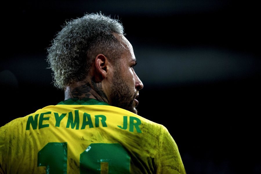 Neymar partage des photos de lui et montre qu'il est forme