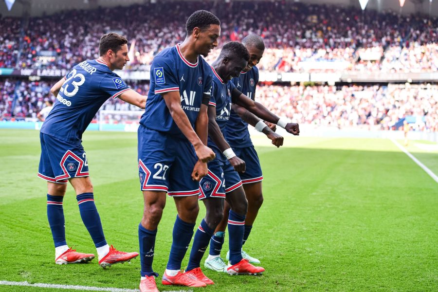 Officiel - La musique de Phil Collins à l'entrée des joueurs revient pour PSG/OL