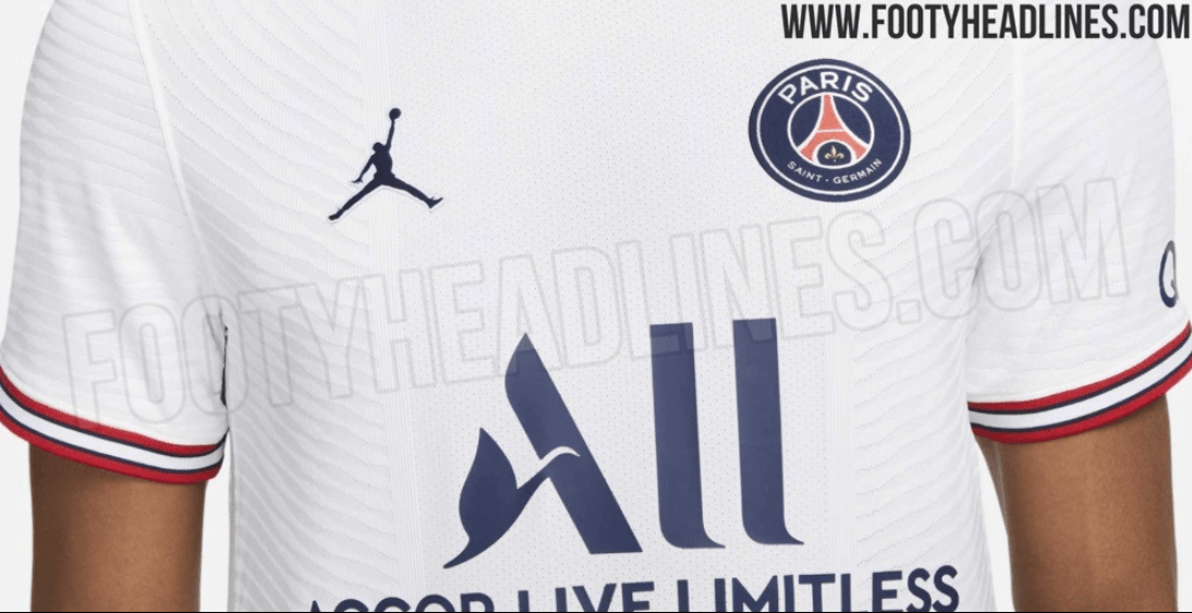 Des images du 4e maillot 2021-2022 du PSG dévoilées par Footy Headlines