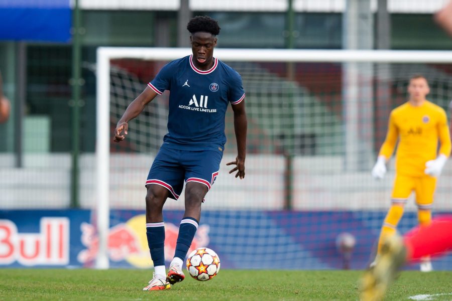 Bitshiabu évoque sa place au PSG, Mbappé et Messi