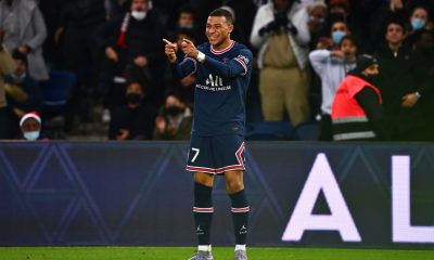 Mbappé évoque le maillot 2050 du PSG reçu en cadeau "j'en suis très heureux"  