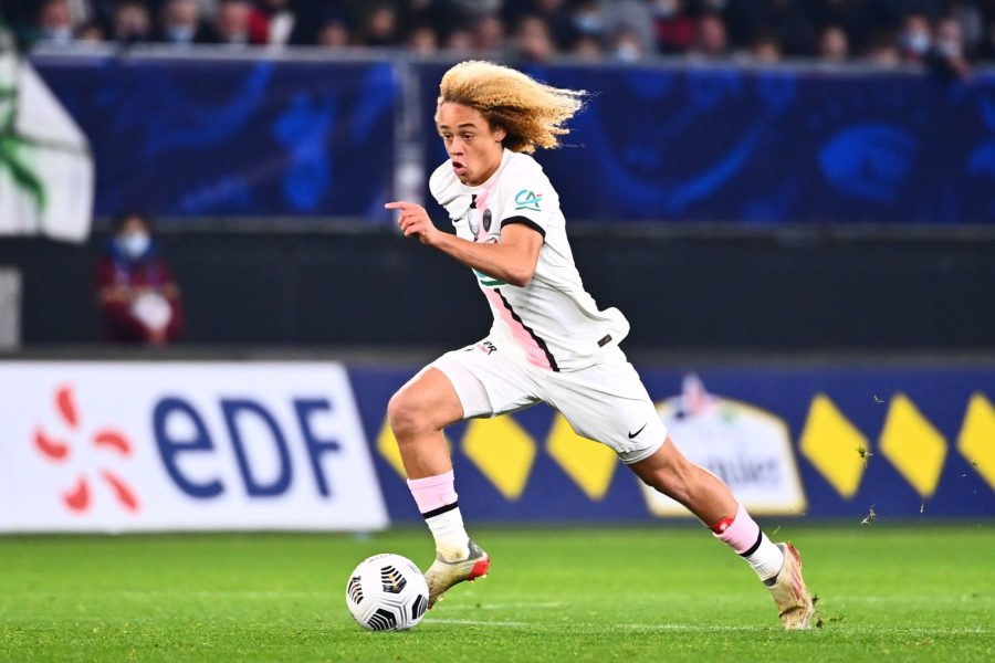 Feignies-Aulnoye/PSG - Simons élu meilleur joueur par les supporters parisiens