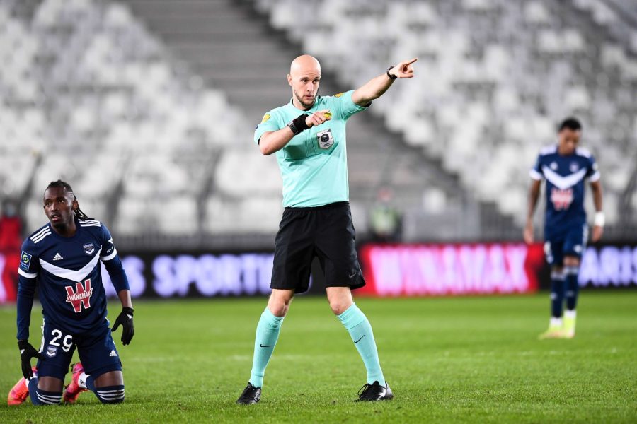 Angers/PSG - Wattellier arbitre du match, très peu de cartons !