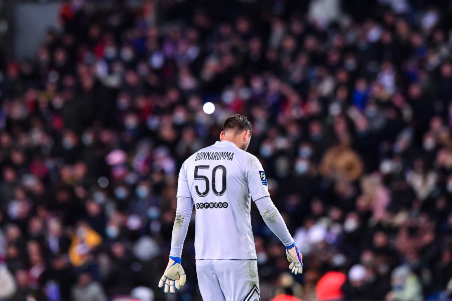 Les images du PSG ce vendredi: Les Parisiens mis sous cloche, un silence accablant