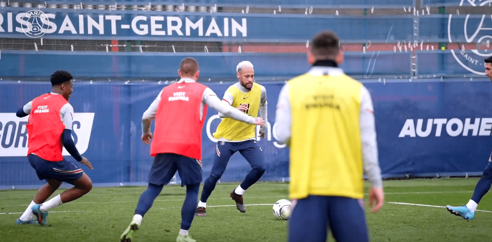 Revivez l'entraînement du PSG auprès de Neymar