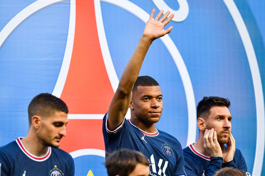 Mercato - Mbappé a un accord avec le PSG et le Real, il doit choisir annonce sa mère