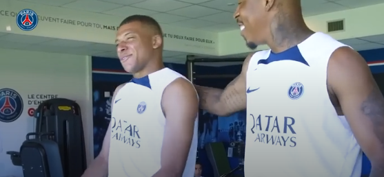 Revivez le début de préparation de Mbappé au plus près de l'attaquant