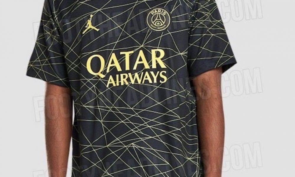 Les images du 4e maillot du PSG enfin dévoilées