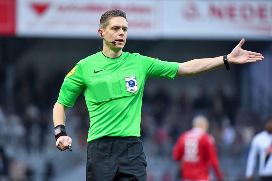 Lorient/PSG - Bollengier arbitre du match, peu de cartons jaunes et rouges !