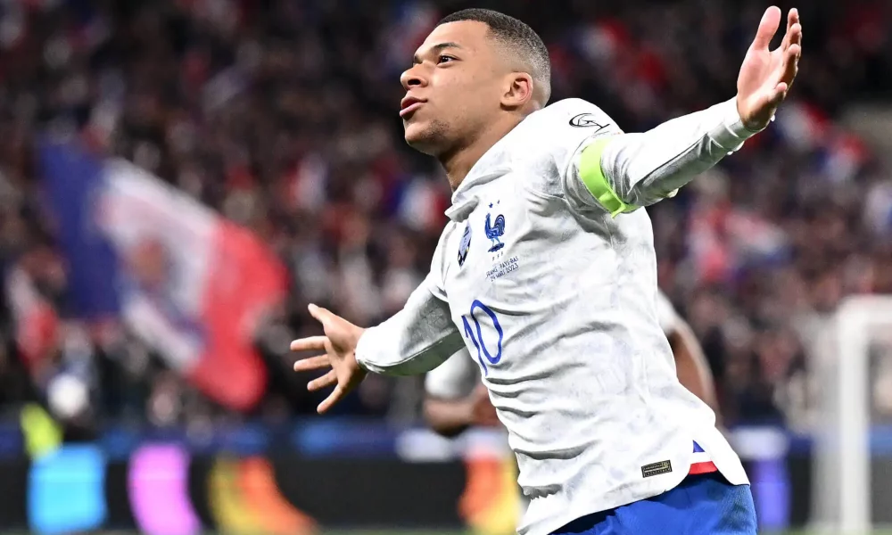 Mbappé «est au-dessus de la moyenne», souligne Riolo