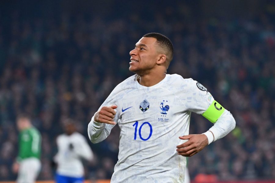 Revue de presse : Mbappé en difficulté contre l'Irlande et l'épouse de Hakimi s'exprime