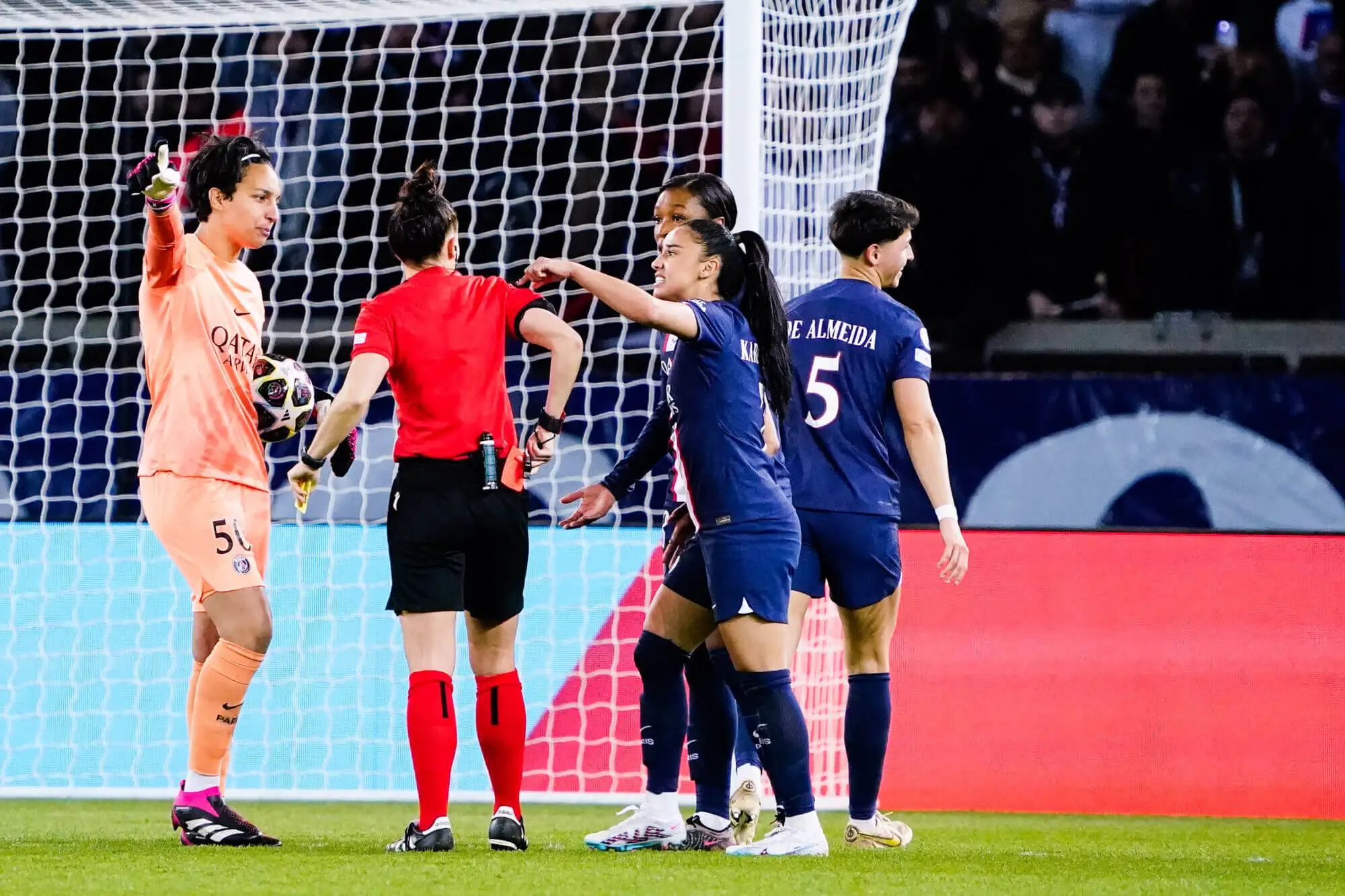 Résumé PSG/Wolfsbourg en vidéo (0-1), les Parisiennes dégouté par l’arbitrage !