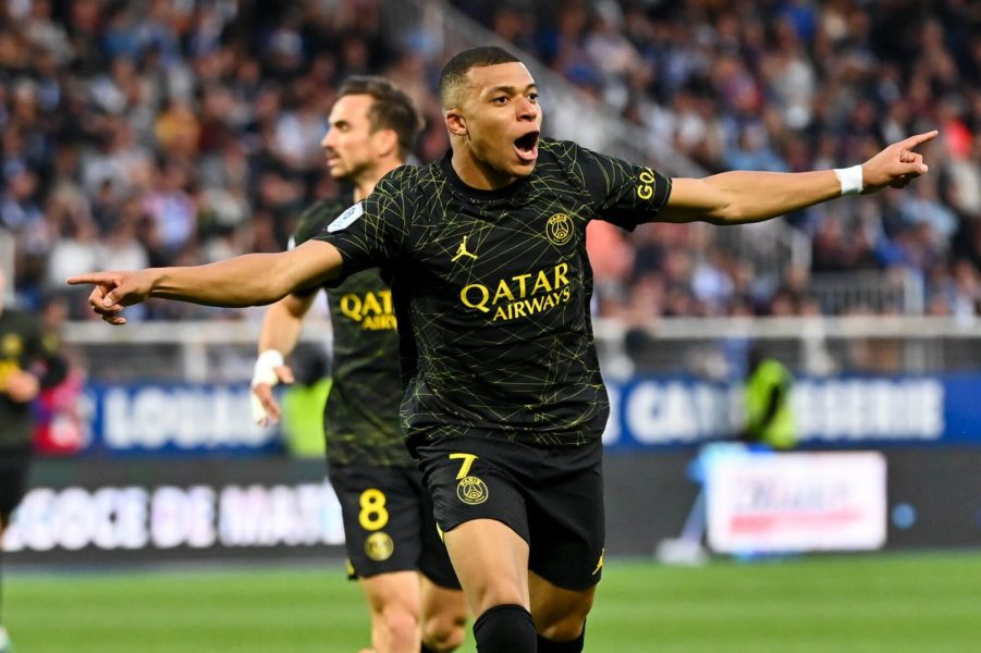 Mbappé évoque son ambition, le Ballon d'Or, le racisme et Hakimi