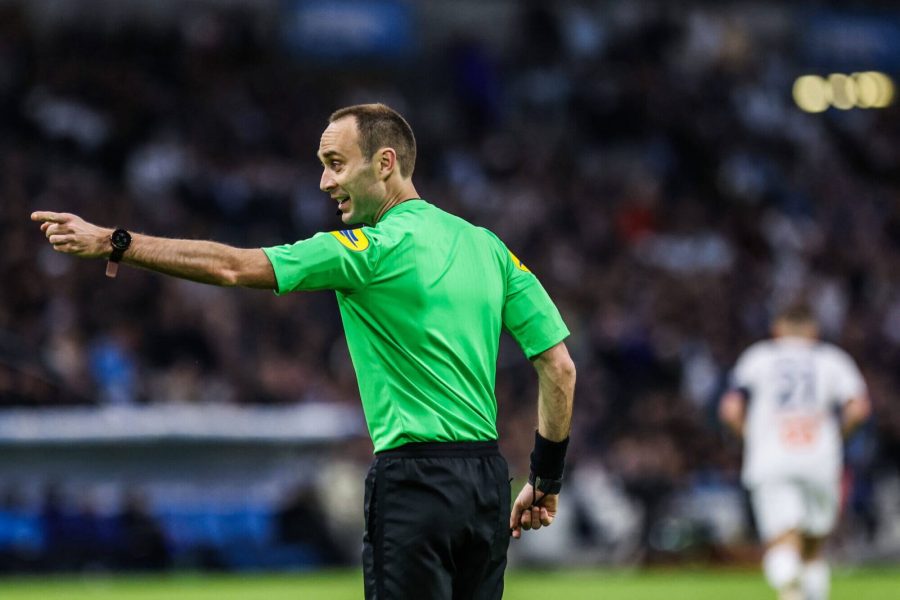 PSG/Clermont - Léonard arbitre du match, beaucoup de cartons jaunes