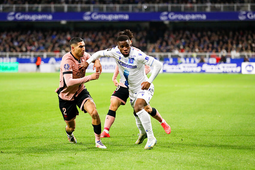 02 Achraf HAKIMI (psg) - 25 Hamed Junior TRAORE (aja)