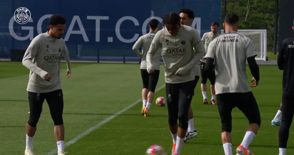 Barcelone/PSG - Des extraits de l'entraînement parisien auprès des joueurs