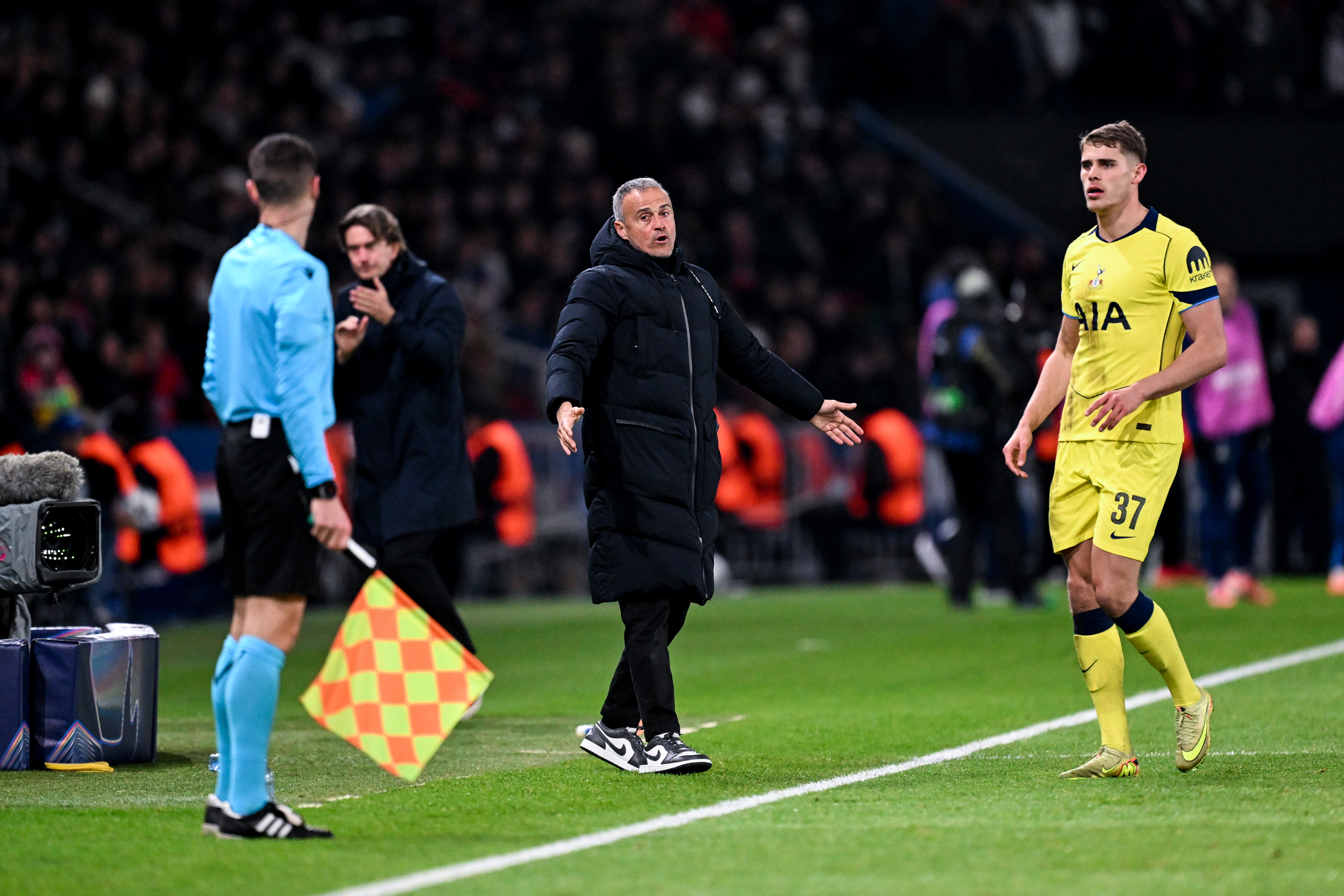 PSG/Tottenham - Luis Enrique applaudit Vitinha et tacle Hernandez