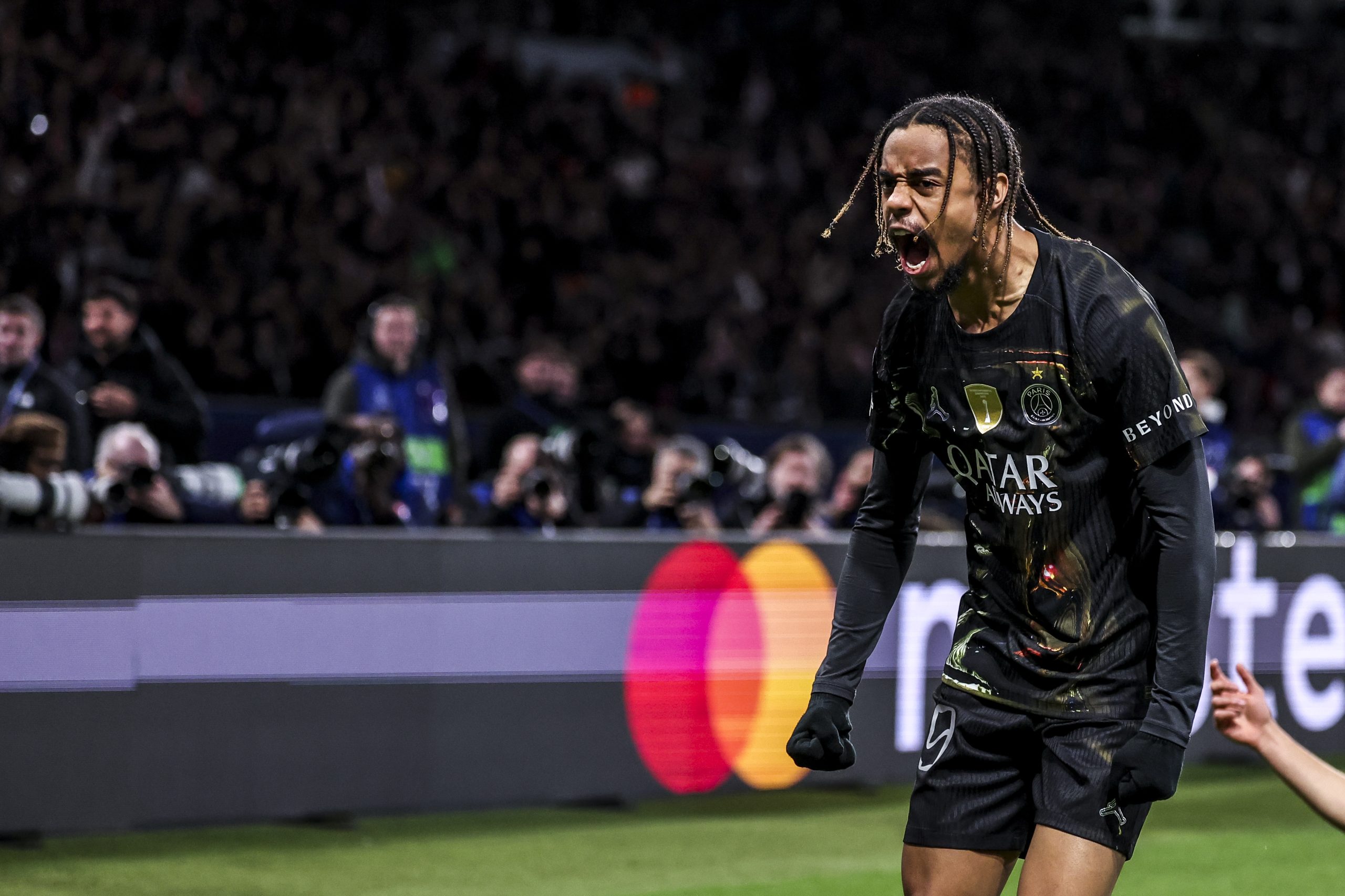 R&eacute;sum&eacute; vid&eacute;o PSG/Chelsea (4-2), Barcola et Paris rallument la flamme !