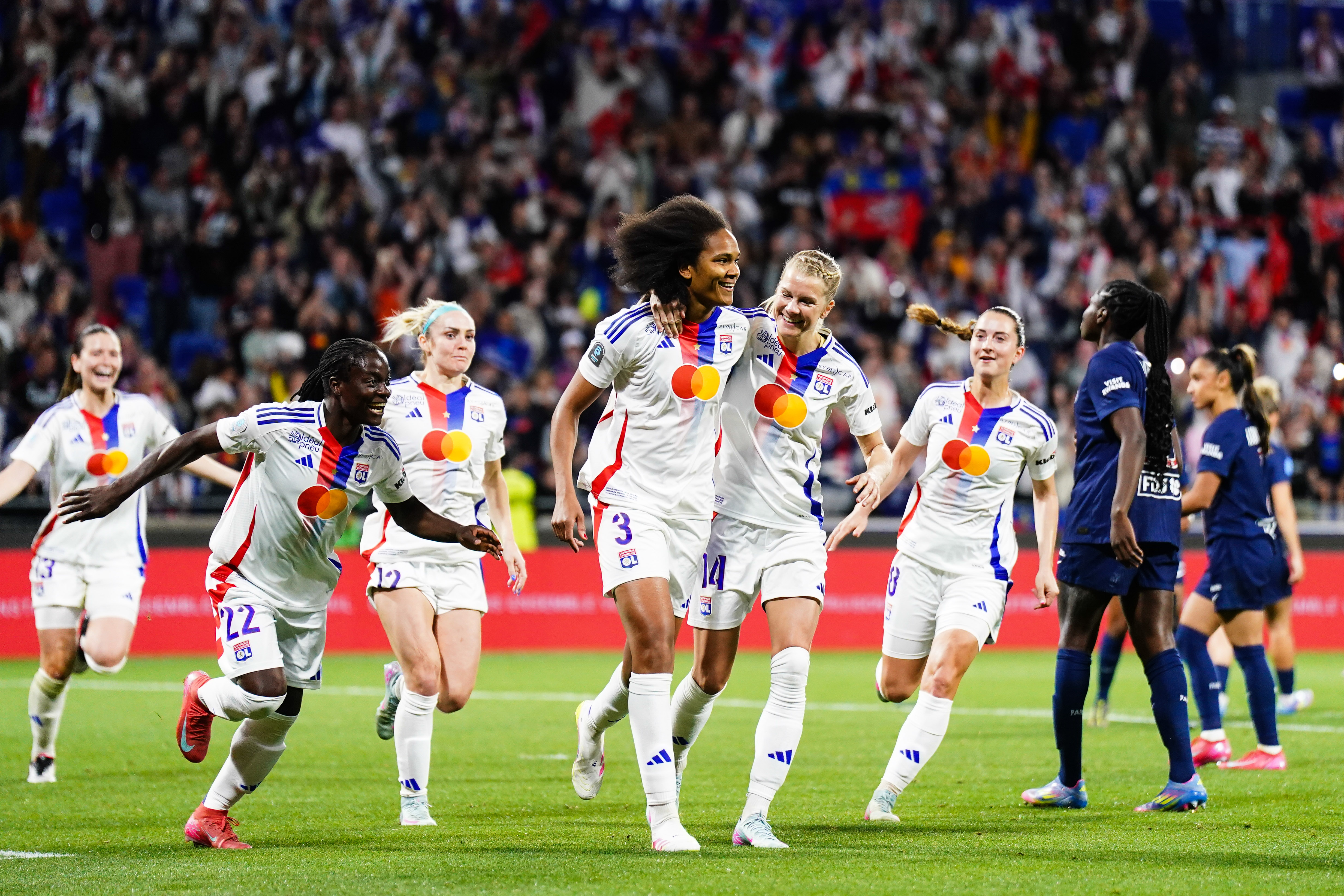 Résumé Lyon/PSG en vidéo (3-0), les Lyonnaises remportent la Première Ligue Arkéma