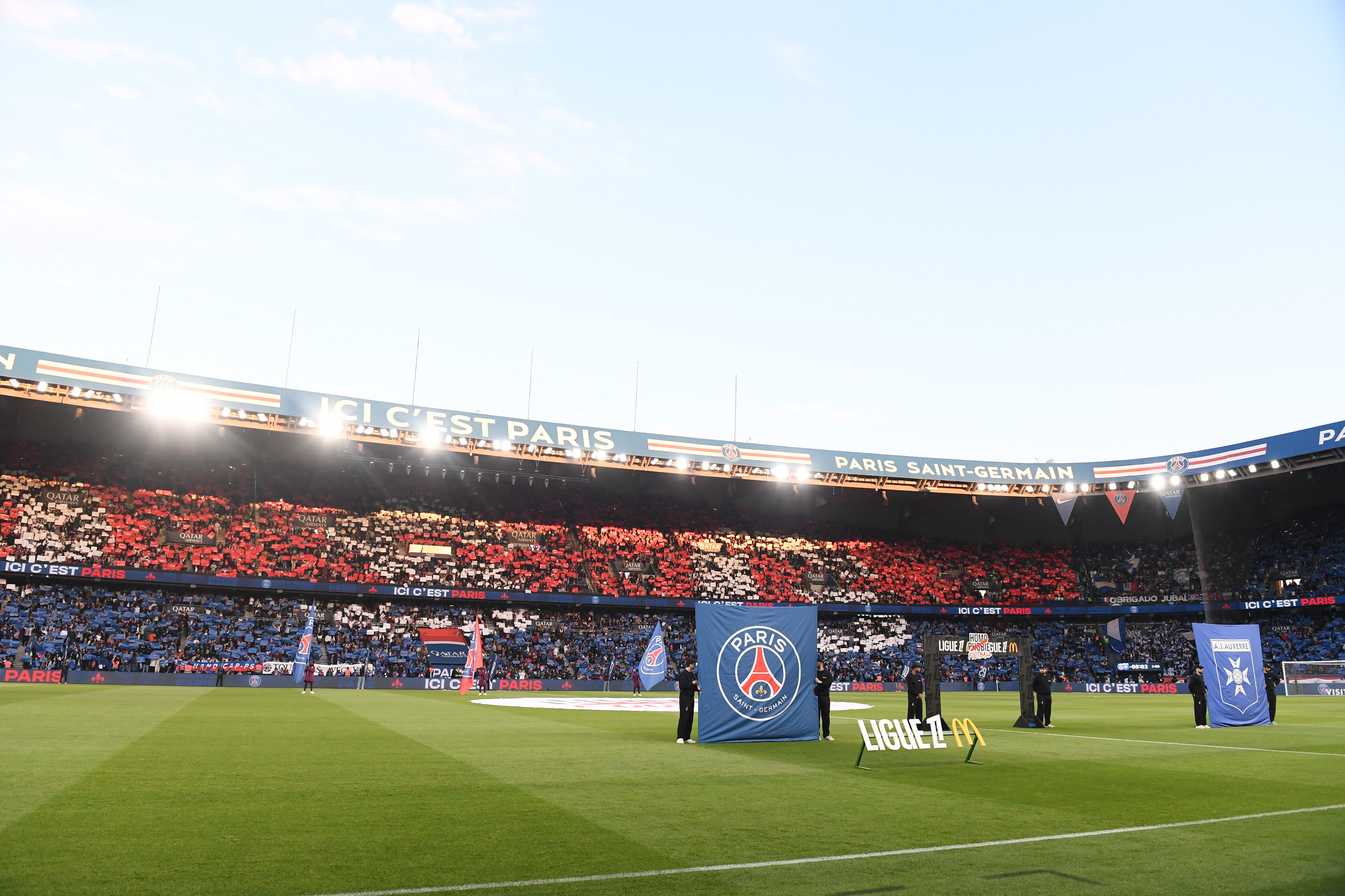 Officiel - Le PSG annonce une vague de départs