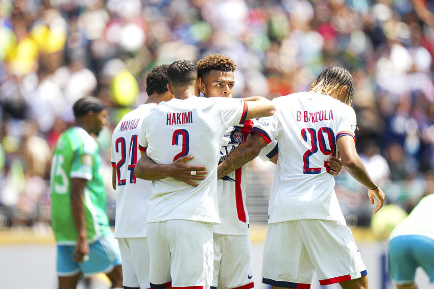 Hakimi célébration but PSG/Seattle
