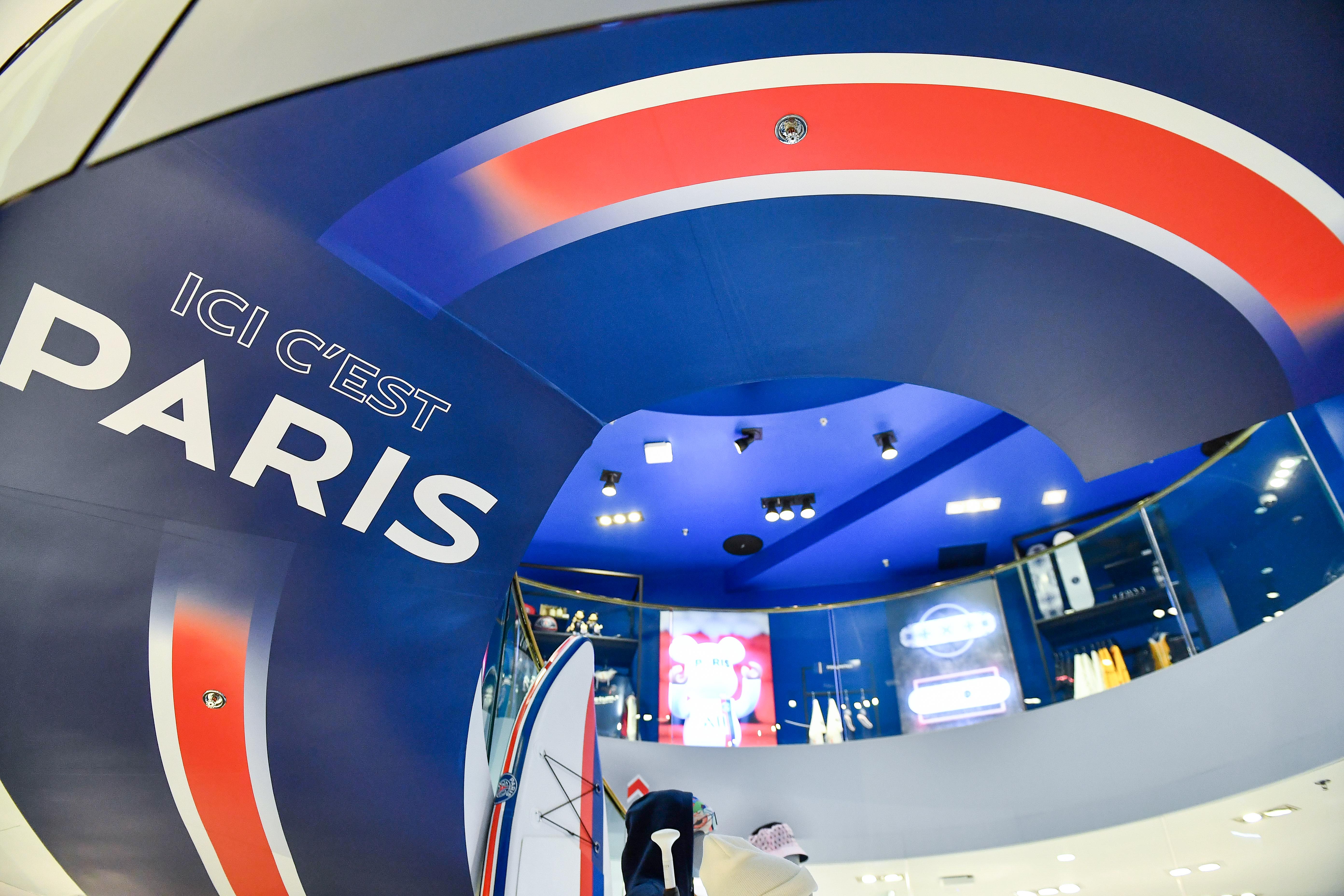 Officiel - Le PSG sort un nouveau maillot historique !