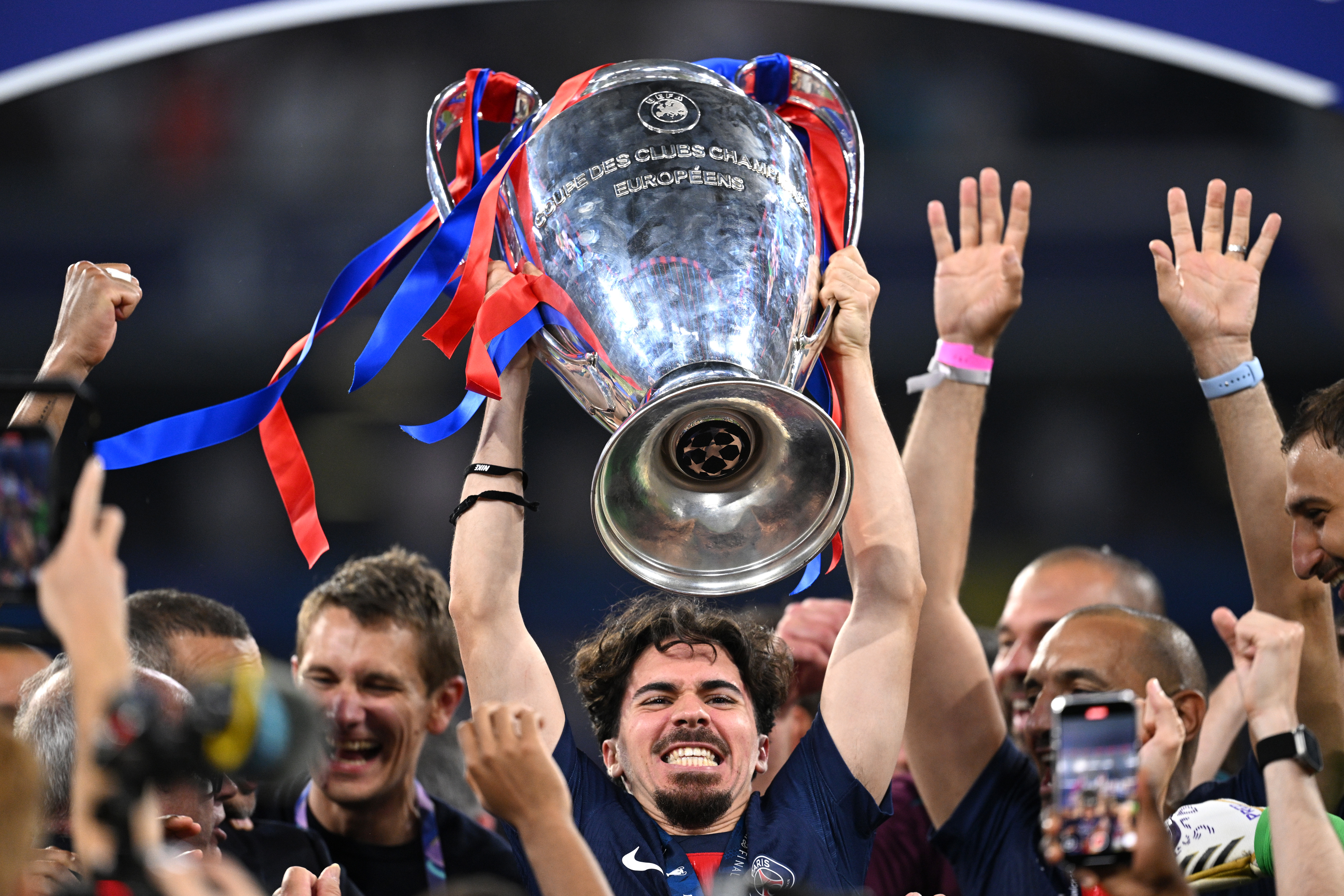 Revue de presse PSG : Le trophée de la Ligue des Champions exposé