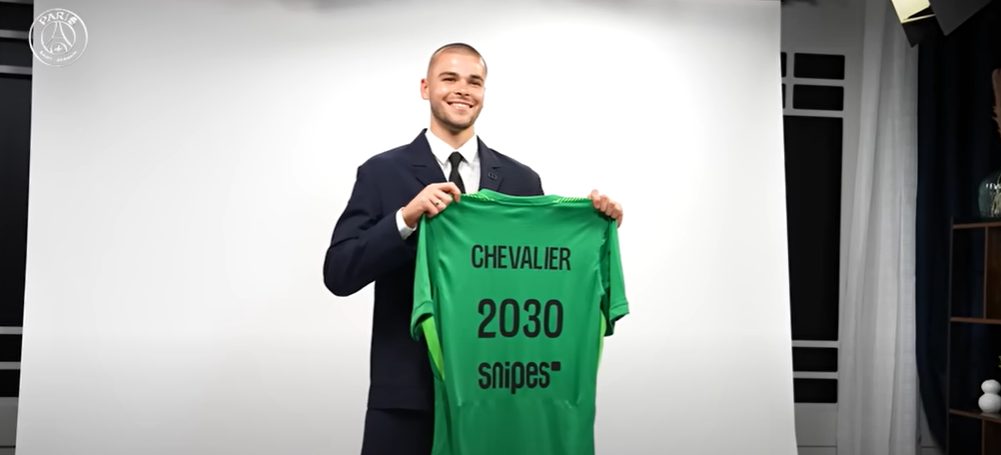 Les premiers mots et pas de Chevalier au PSG en vidéo !