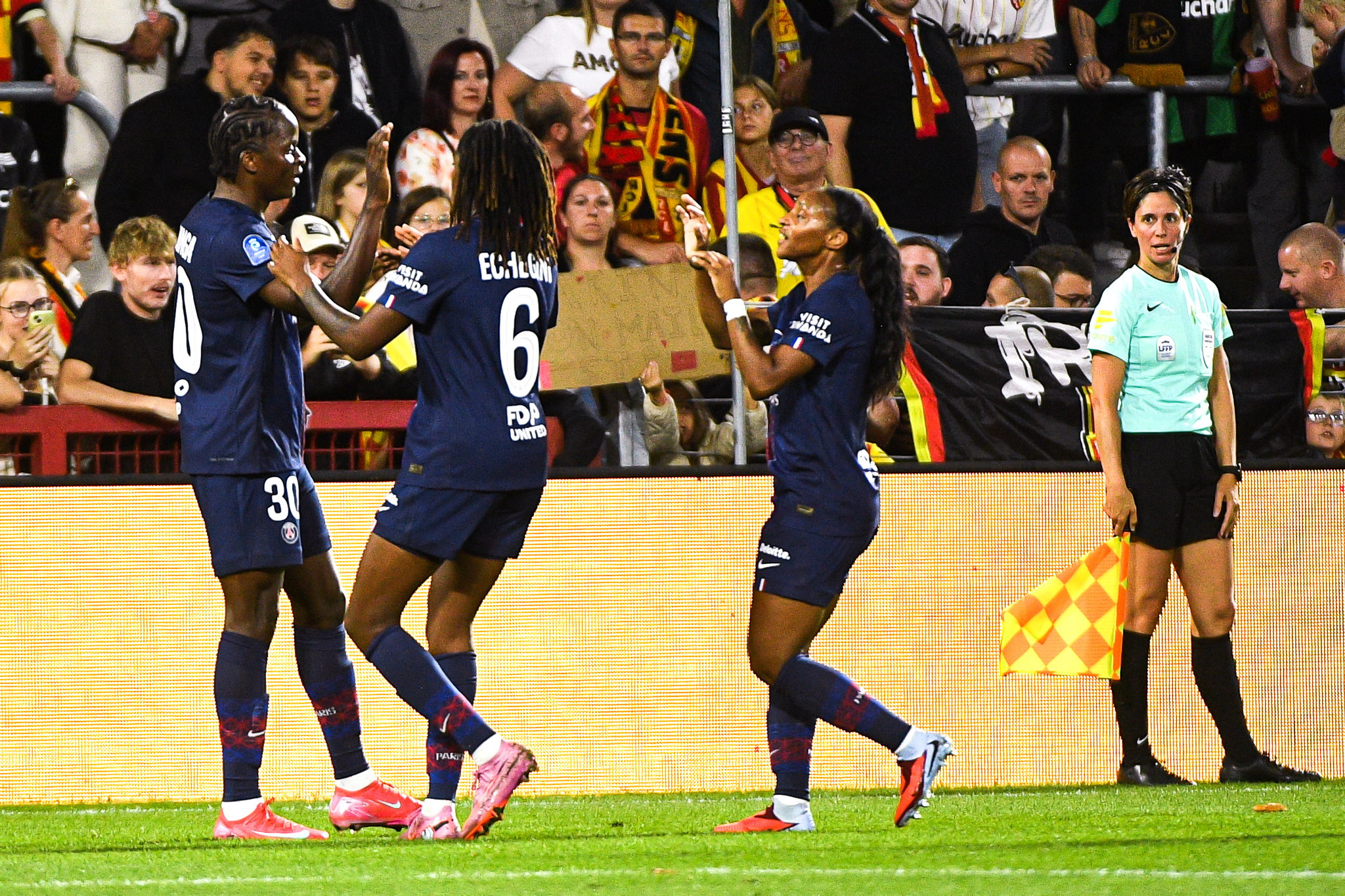 R&eacute;sum&eacute; PSG/Nantes en vid&eacute;o (5-2), les Parisiennes assurent le spectacle !